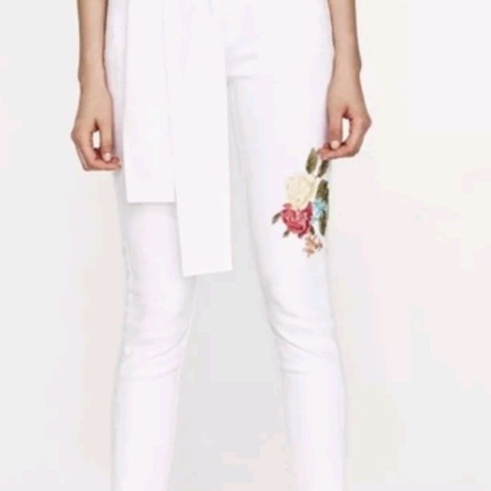 Zara Mid-Rise White Floral Embroidered Jeans Sz 4